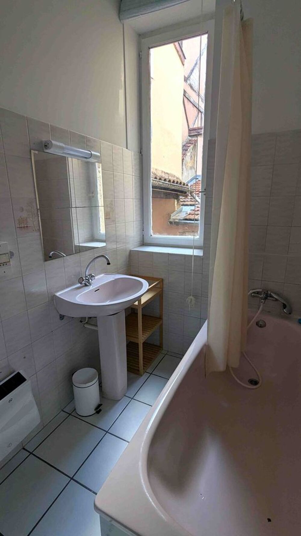 Location Appartement F1 prox St Jean, Bellecour, 31m2 quasi meublé, métro D Lyon 5