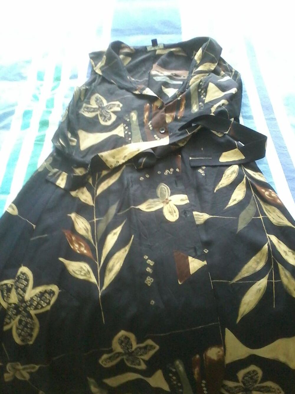 Longue robe a fleurs de marque nitya Vêtements