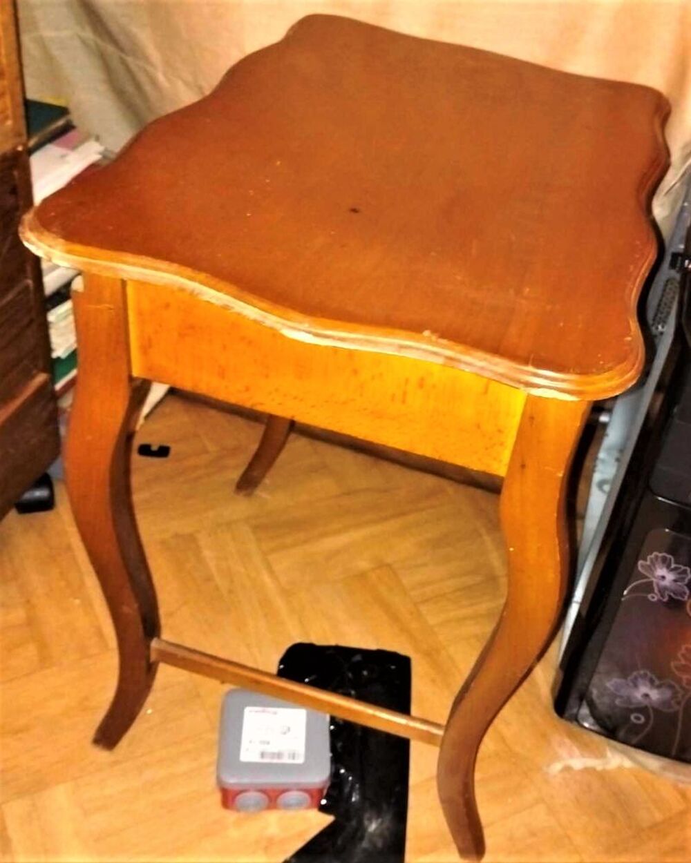 Petite table merisier Meubles