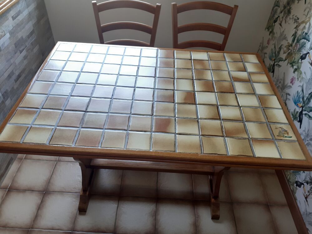 TABLE CHENE MASSIF carrel&eacute;e solide 114x74 H 74,5cm
Meubles