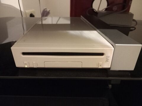 Wii + accessoires + 7 jeux + plateau Wii Fit 80 Villers-Pol (59)