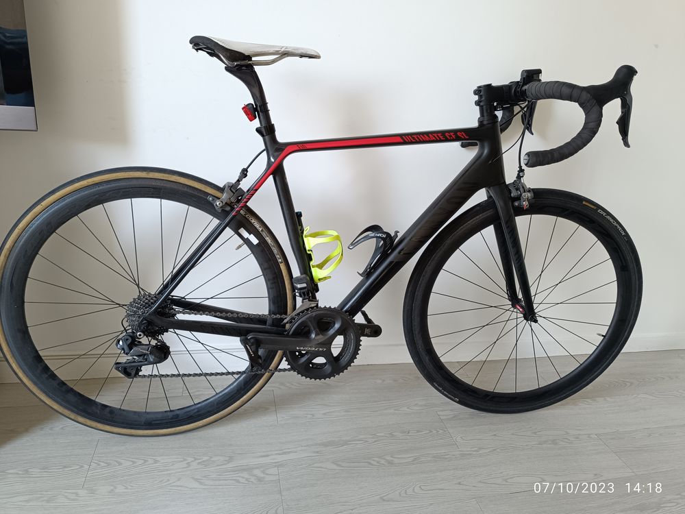 Canyon ultimate cf SL 8 DI2 Vélos