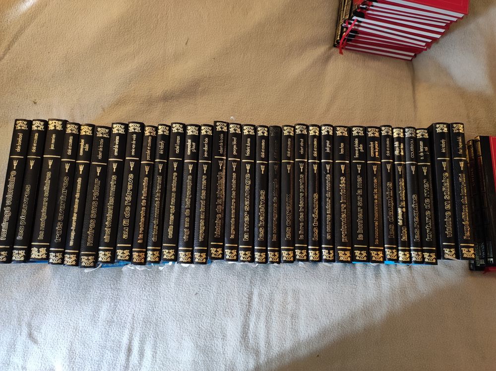 Collection de livres sur la mer et ses tr&eacute;sors Livres et BD
