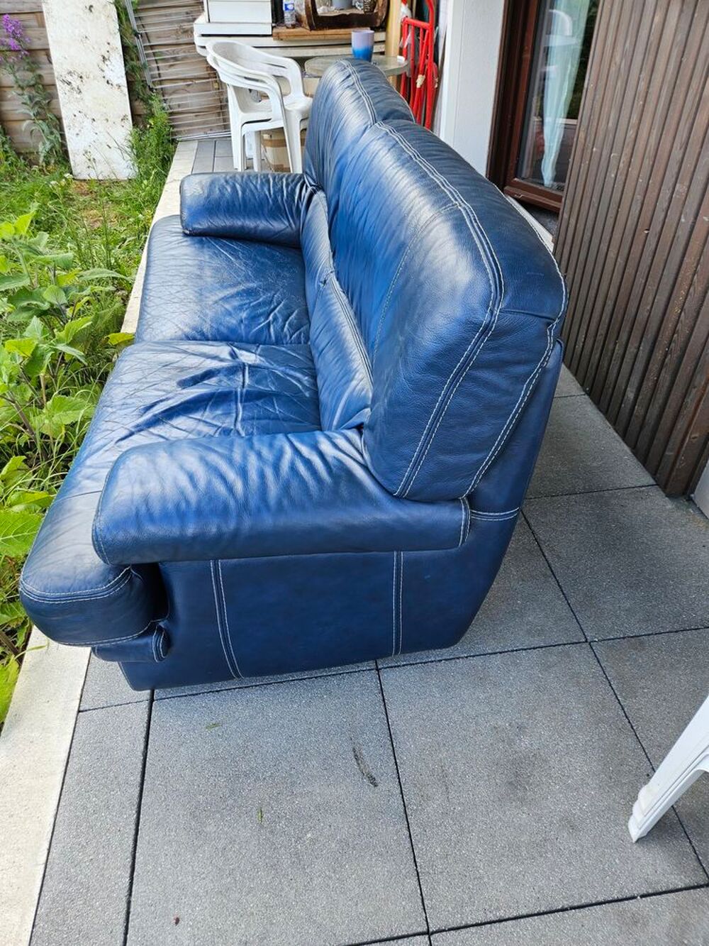 je canap&eacute; en cuire bleu confortable 120 euros Meubles