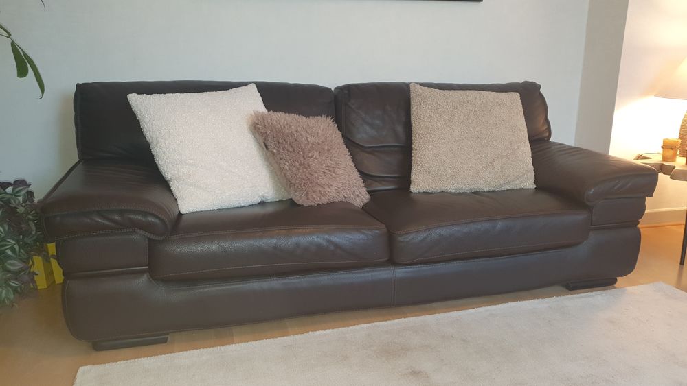 Canap&eacute; 3,5 places et deux fauteuils cuir marron Crozatier Meubles