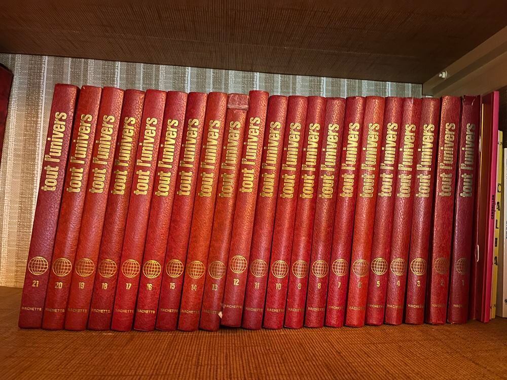 ENCYCLOPEDIE TOUT L'UNIVERS Livres et BD