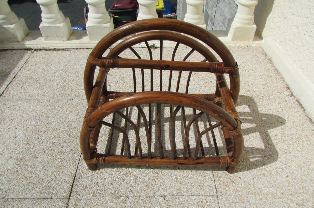 Porte-revue en rotin , bambou et osier Décoration