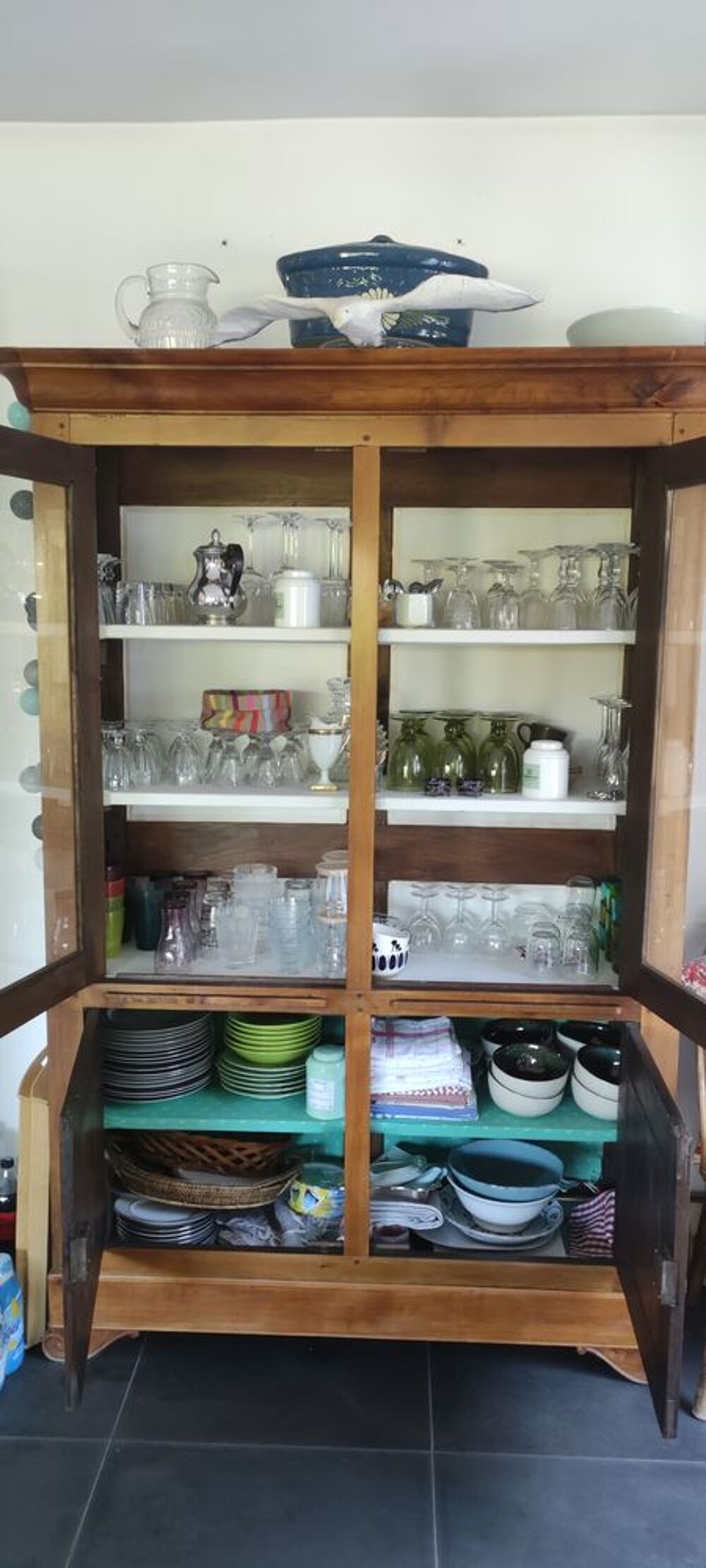vitrine bon &eacute;tat, disponible dans le Var &agrave; Sanary s Meubles