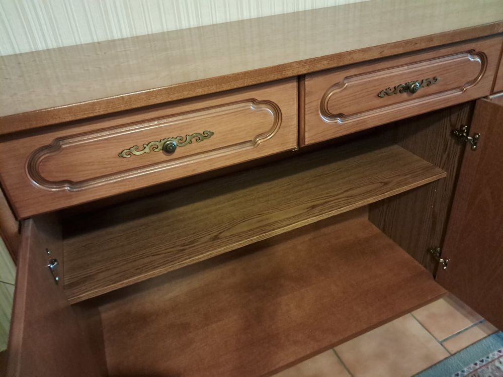 Buffet en bois massif ch&ecirc;ne dor&eacute; Meubles