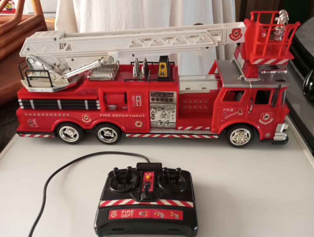 Camion de pompier t&eacute;l&eacute;command&eacute; Jeux / jouets
