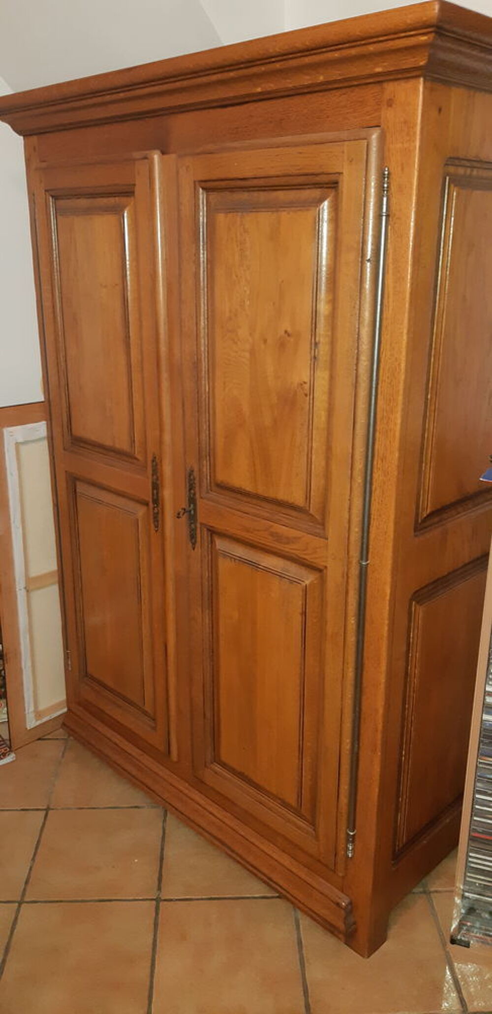 MEUBLE CH&Ecirc;NE MASSIF TV ET HI-FI Meubles