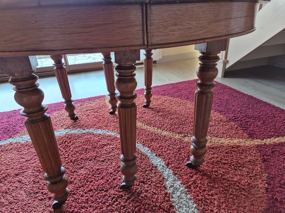 table ronde en noyer +6 chaises Meubles