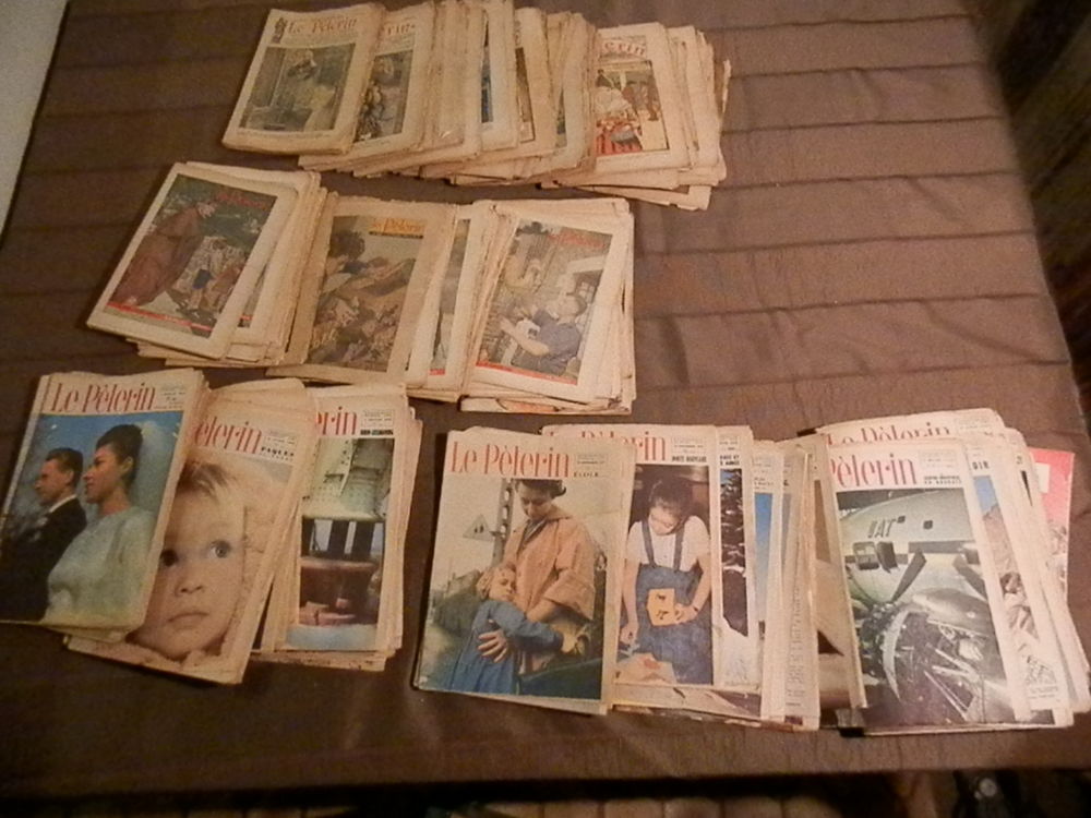 lot de vieux magazines PELERINS et vieilles revues Livres et BD