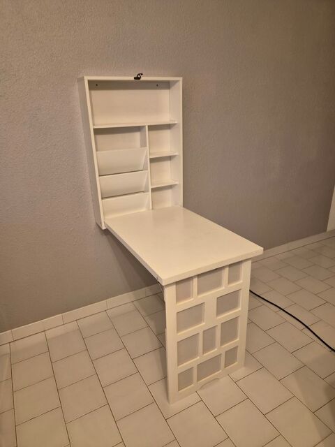 Bureau mural 30 Nimes (30)