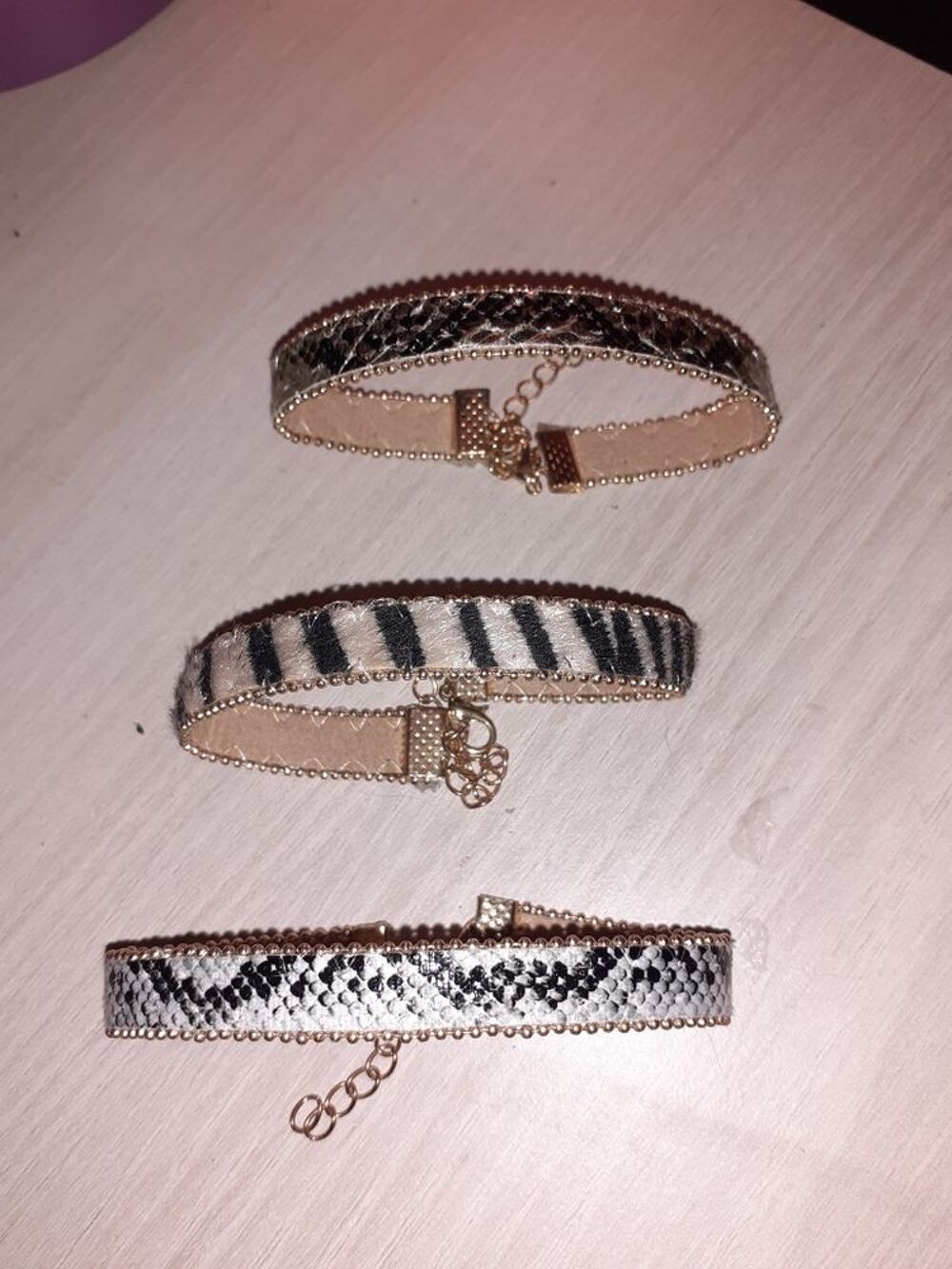 3 bracelet d&eacute;cor&eacute; &eacute;tat neuf Bijoux et montres