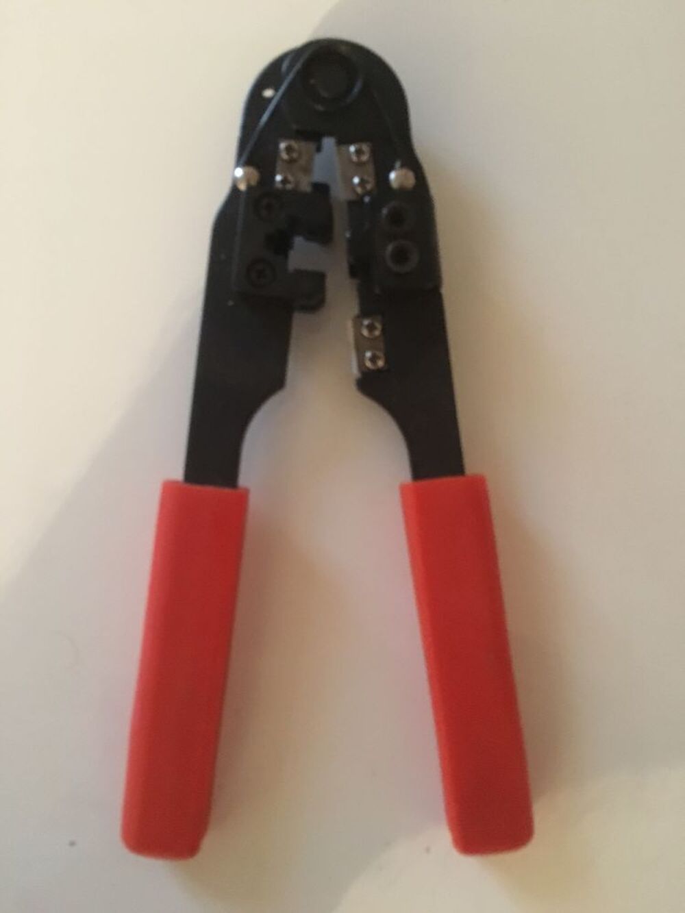 Pince a sertir RJ 45 8 conducteurs Bricolage