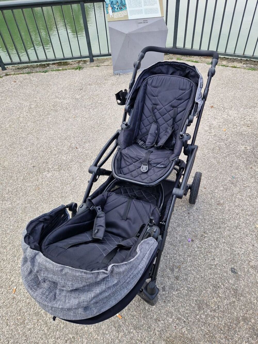 Poussette double Pu�riculture