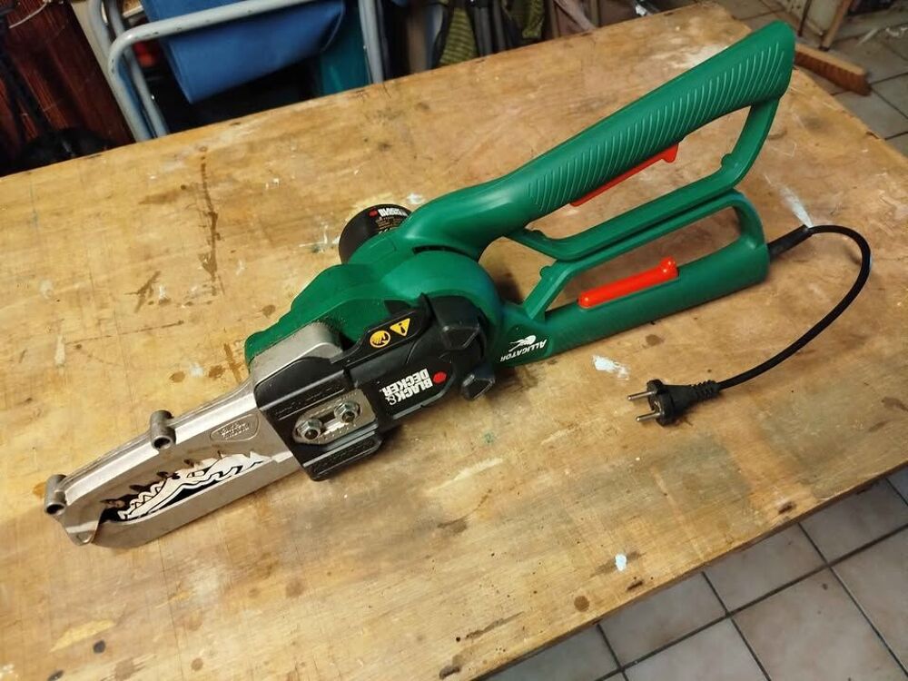 un coupe branche alligator
black et decker Bricolage