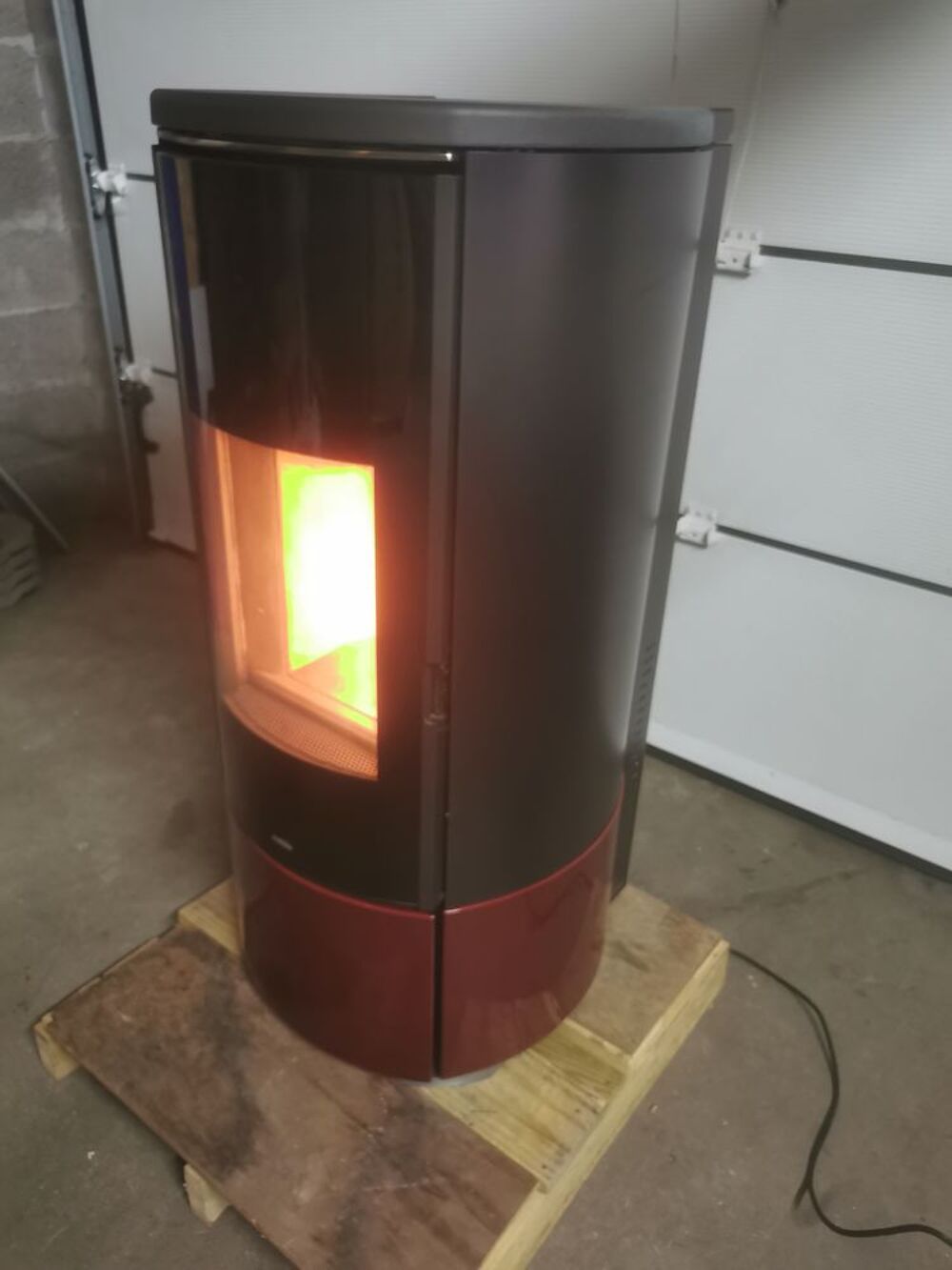 A SAISIR: POELE A GRANULES NOBIS MODELE A8VROUND Meubles