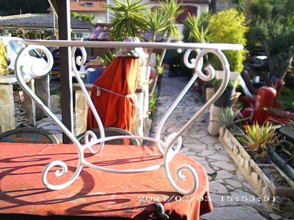 pieds de table en fer forg&eacute; ronde jardin blanc Meubles