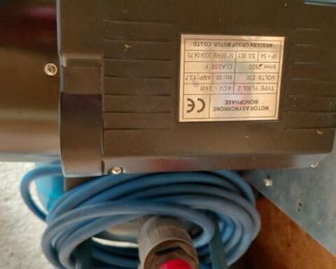 COMPRESSEUR A AIR ET A COURROIE LACME 100 LITRES. 380 Possesse (51)