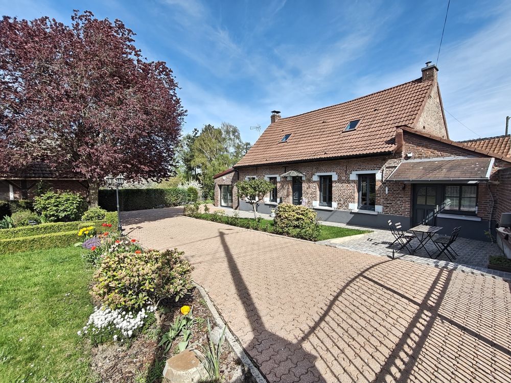 Maison 5 pièces 136 m² · à Sebourg · 136 m² · 349 000 €