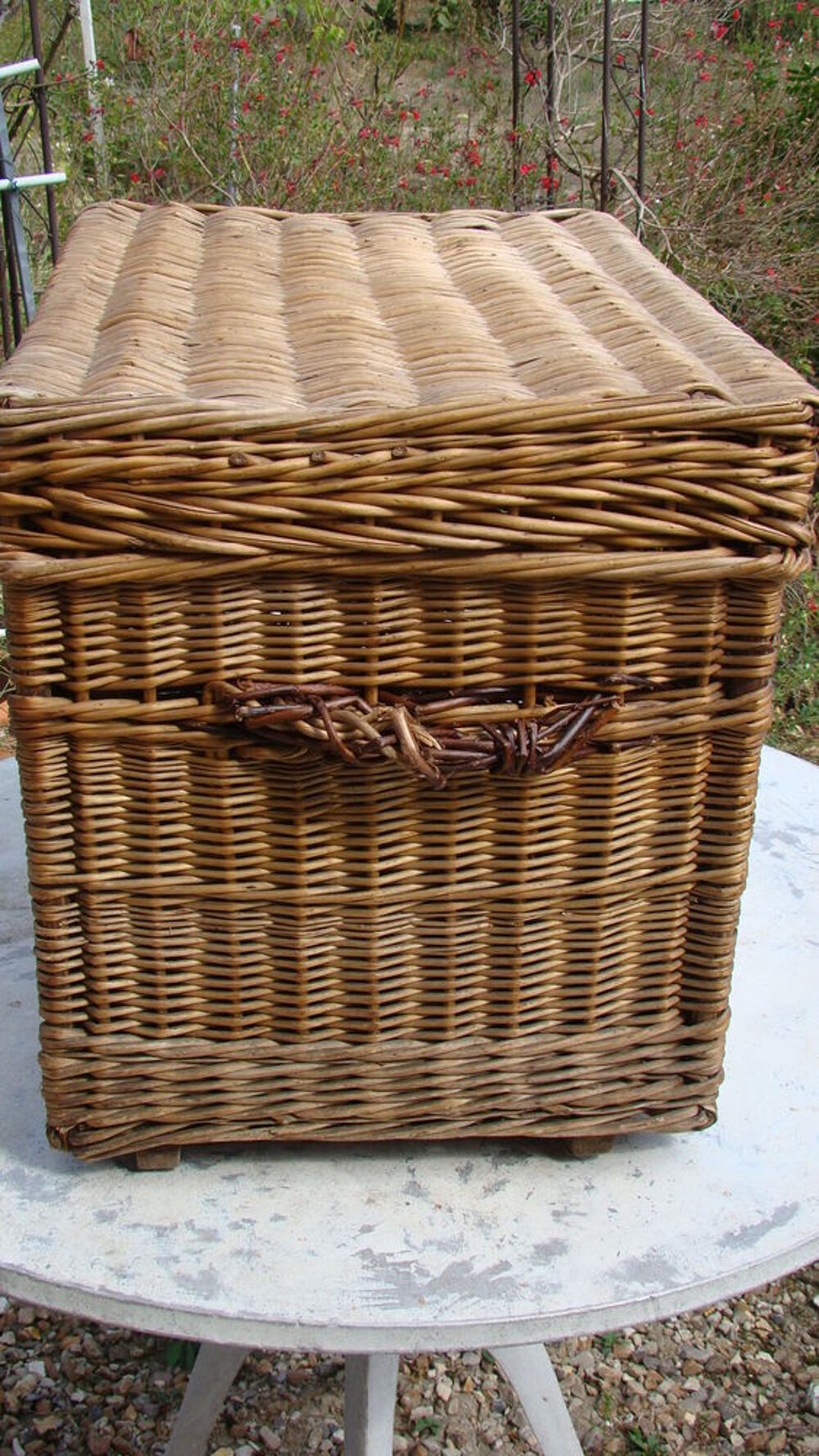 Ancienne malle de voyage en osier
Meubles