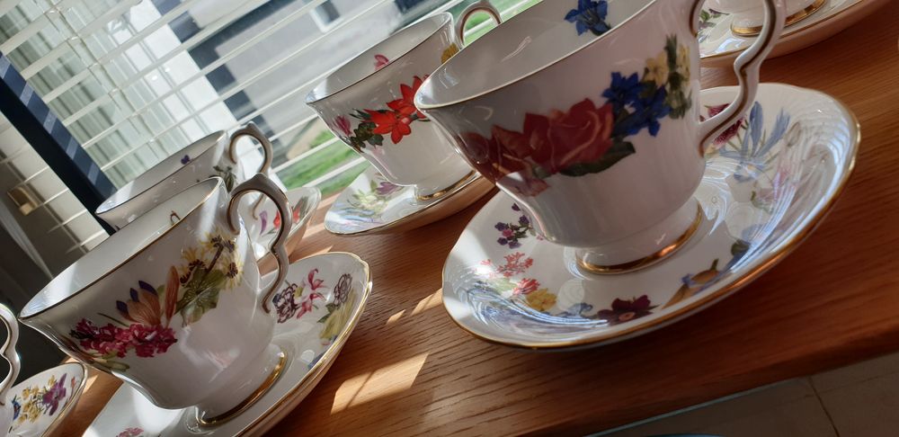 Tasses porcelaine anglaise Décoration
