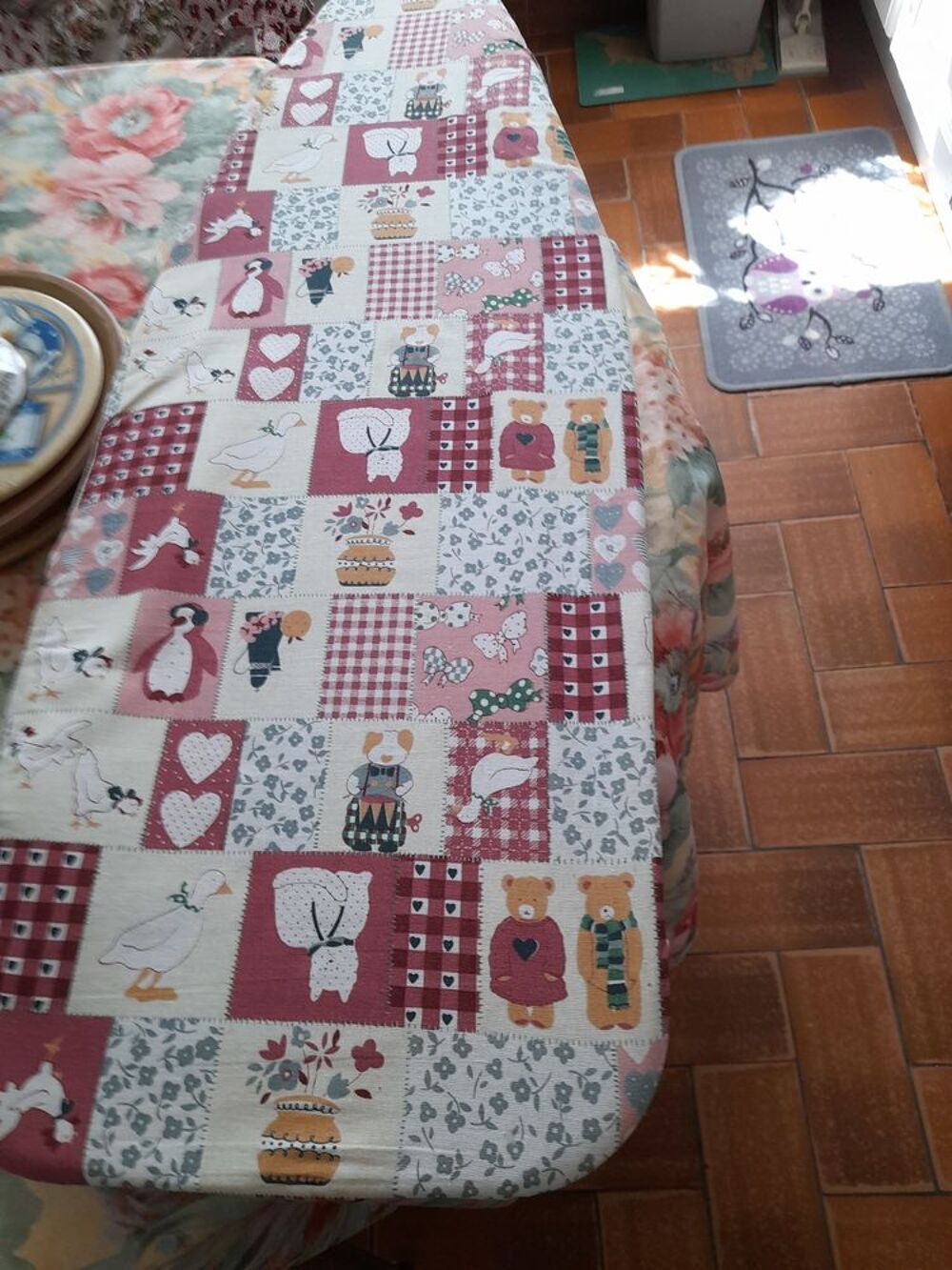Petite table pour repassage. Décoration