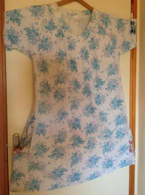 CHEMISE DE NUIT BLANCHE A? FLEURS BLEU CIEL 12 Tr�gunc (29)