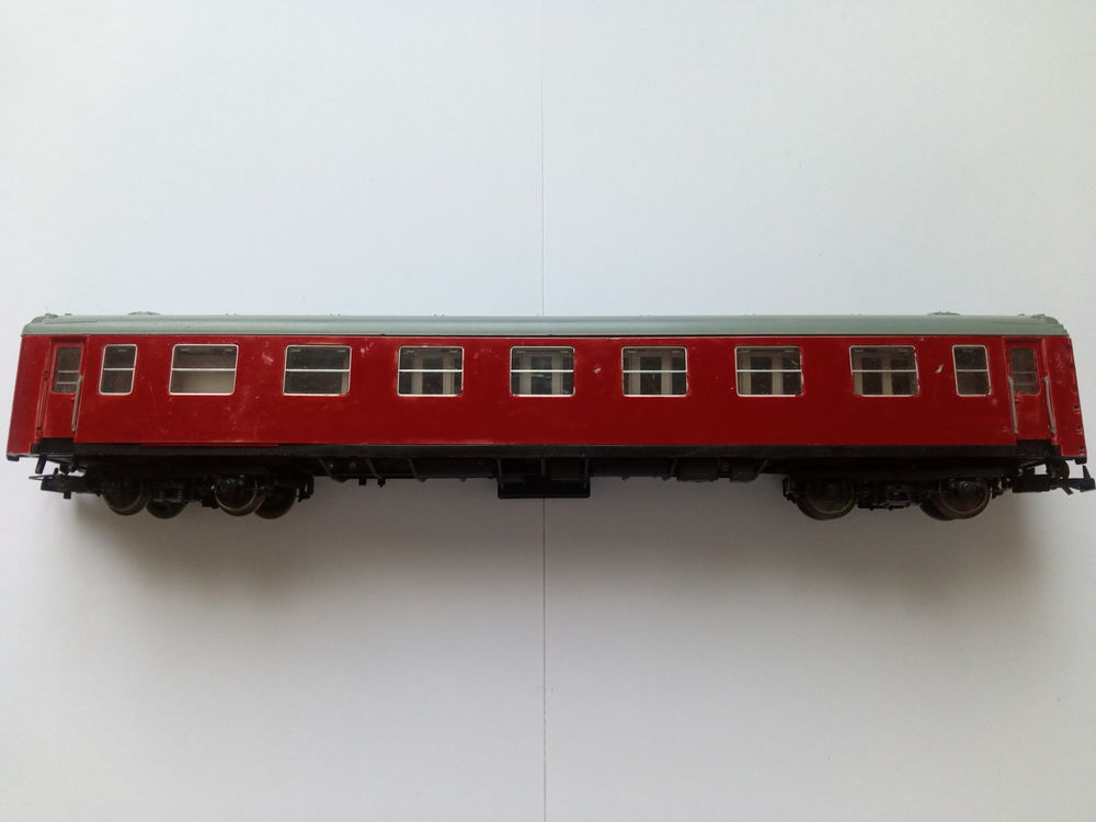 Mod&eacute;lisme ferroviaire Wagon voyageurs rouge Ho 1/87e Jeux / jouets