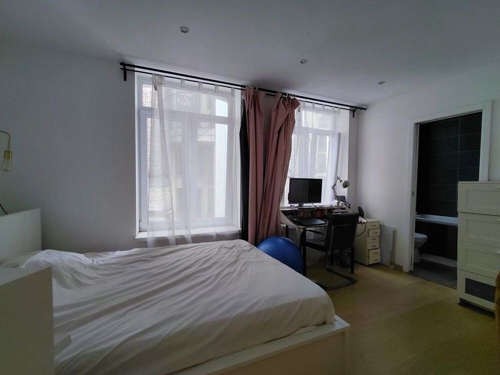 Vente Maison Charmante maison avec une cour LILLE plein Centre Lille