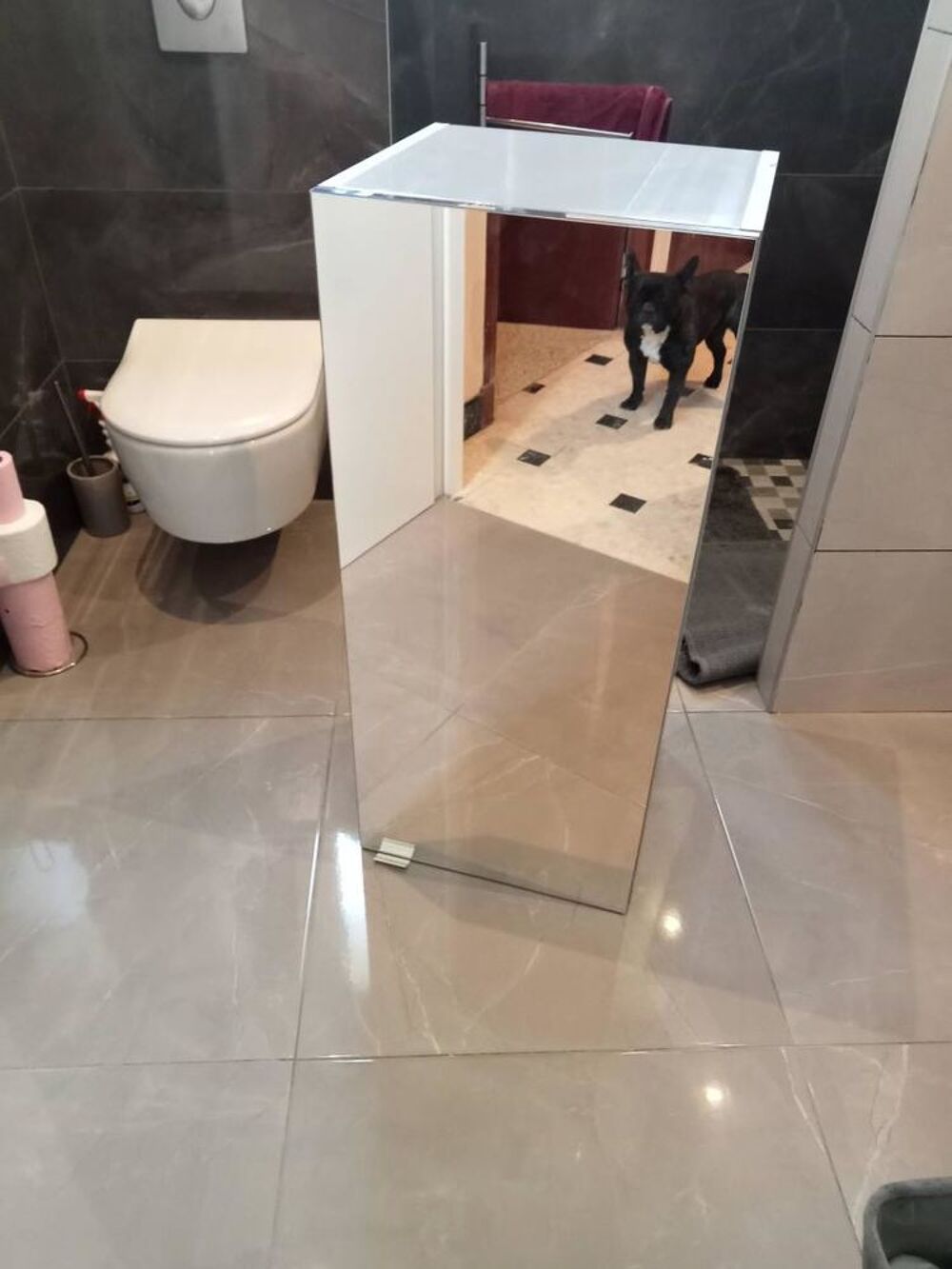 Armoire rangement salle de bain.
Meubles