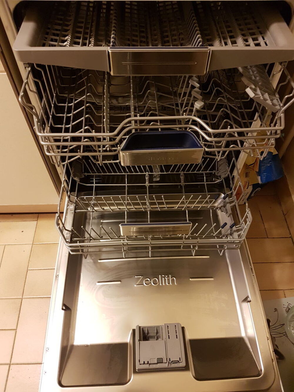 LAVE VAISSELLE AVEC GARANTIE EN COURS Electroménager