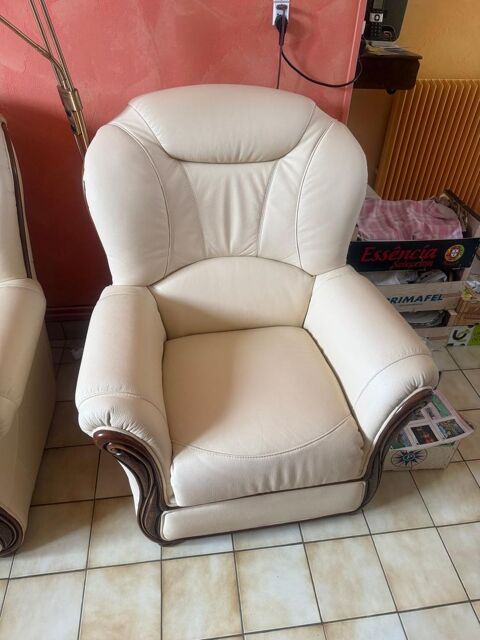 canap� et ses deux fauteuils en cuir 250 La Milesse (72)