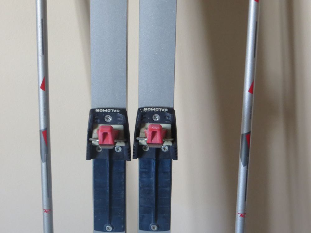 
Vends skis de fond ROSSIGNOL de 2,05 m . Sports