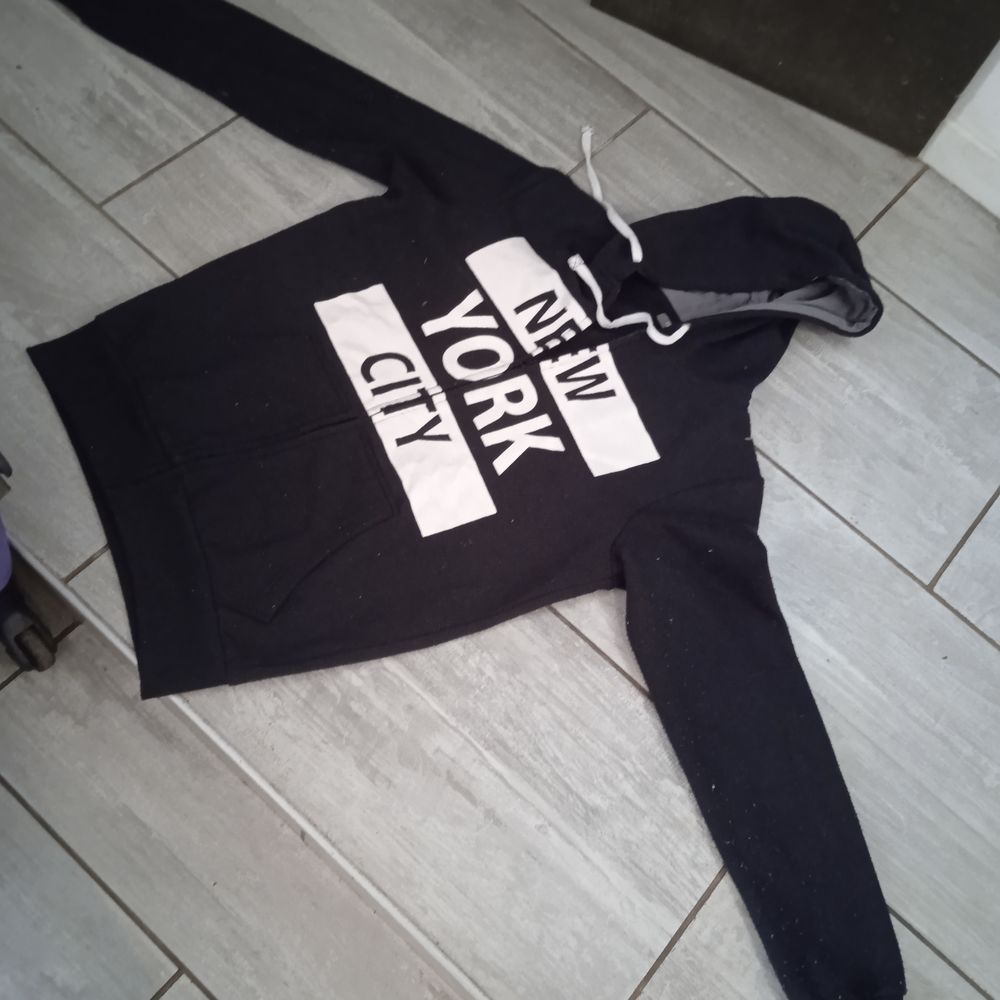 Veste sweat imprim&eacute;e New York city marque cluster capuche, T Vêtements