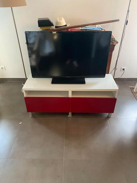 Meuble TV rouge et blanc laqus 120x40x38cm avec 6 pieds ron 70 Le Pecq (78)