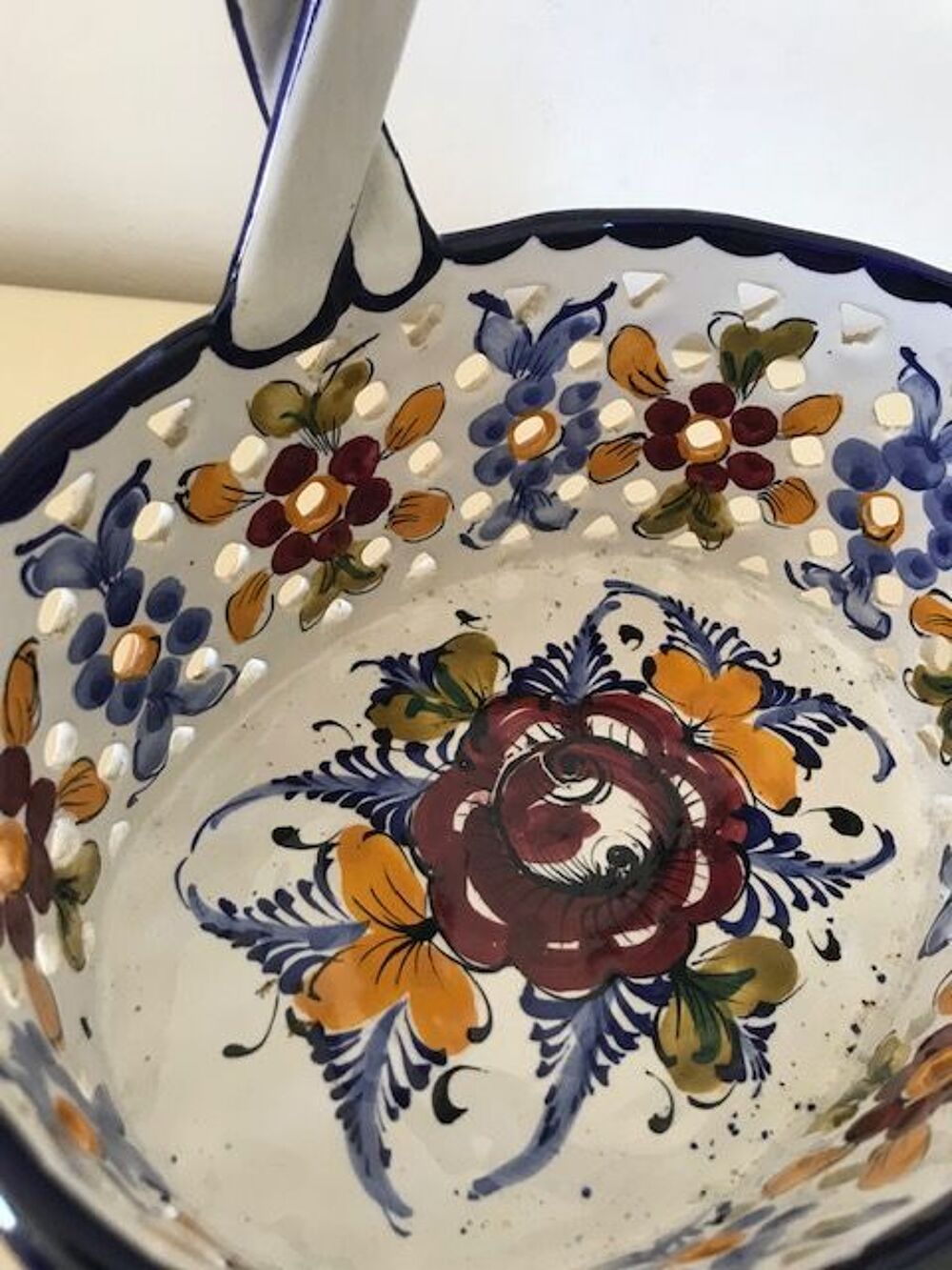 Panier &agrave; fruits ajour&eacute; en faience d&eacute;co fleurs Décoration