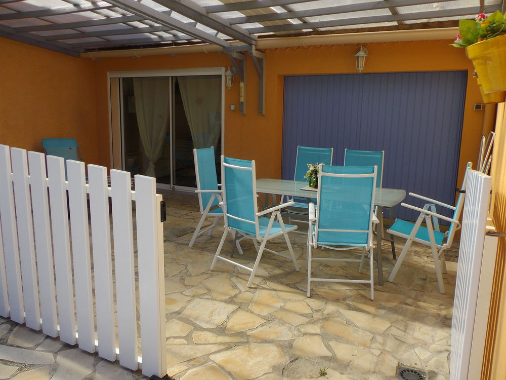   VAR T2 4 à 6 PERS  PISCIN CLIM PARKING à TOULON pined Vacances  / Offres de location 