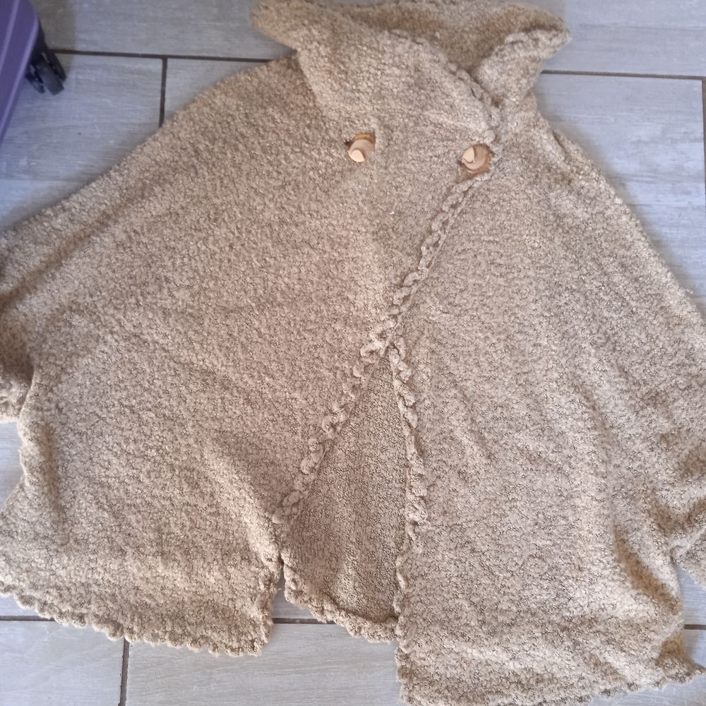 Pancho marron clair fermeture boutons encolure 70 % acryliqu Vêtements