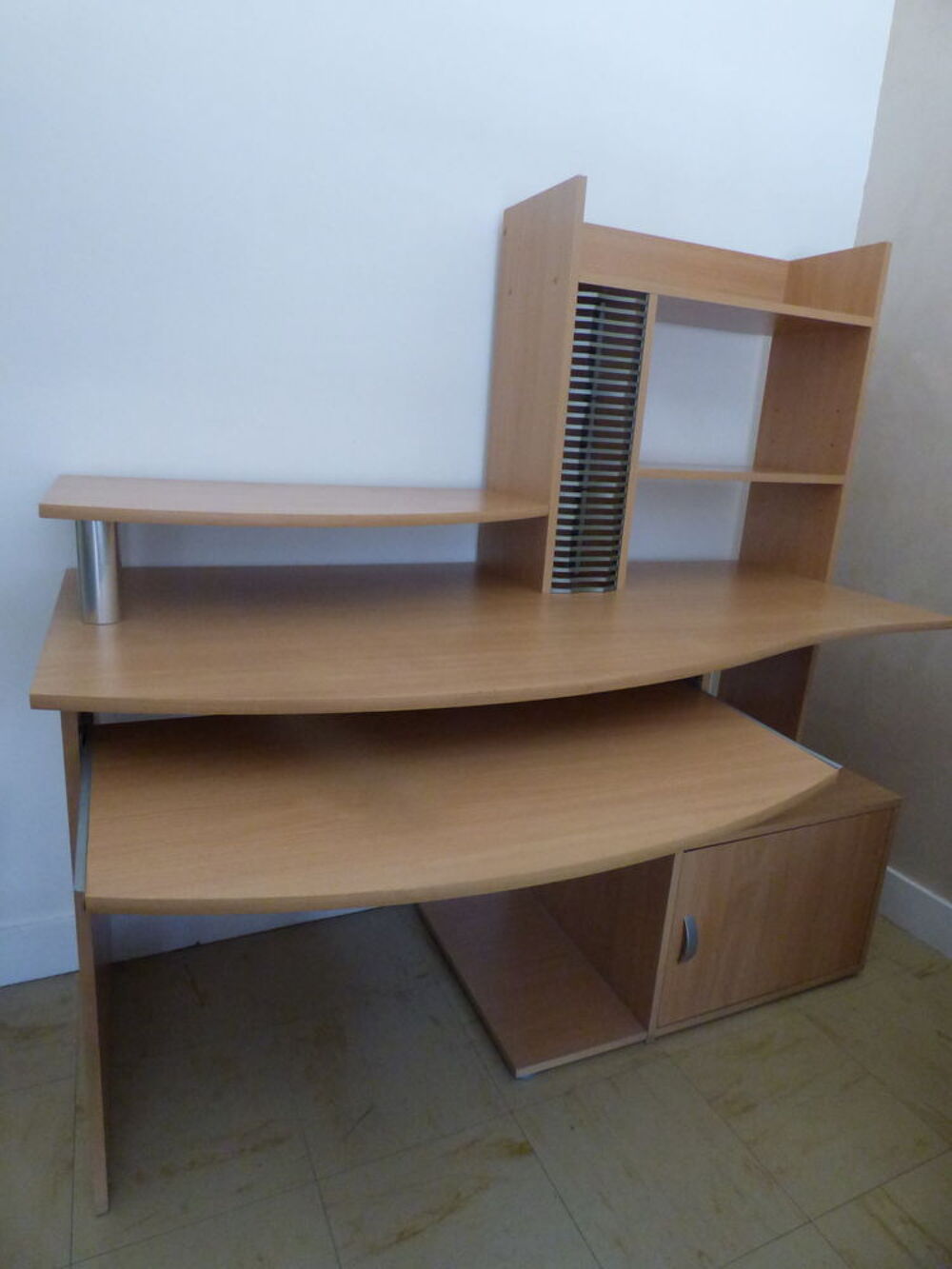 Meuble informatique en tr&egrave;s bon &eacute;tat Meubles