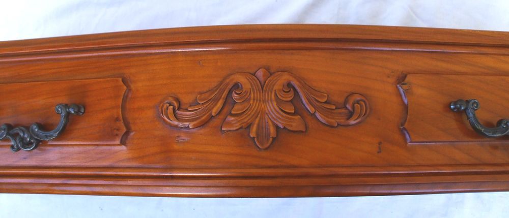 Commode de style Louis XV en merisier massif Meubles