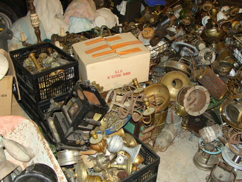 lampes anciennes . 0 Châteaumeillant (18)