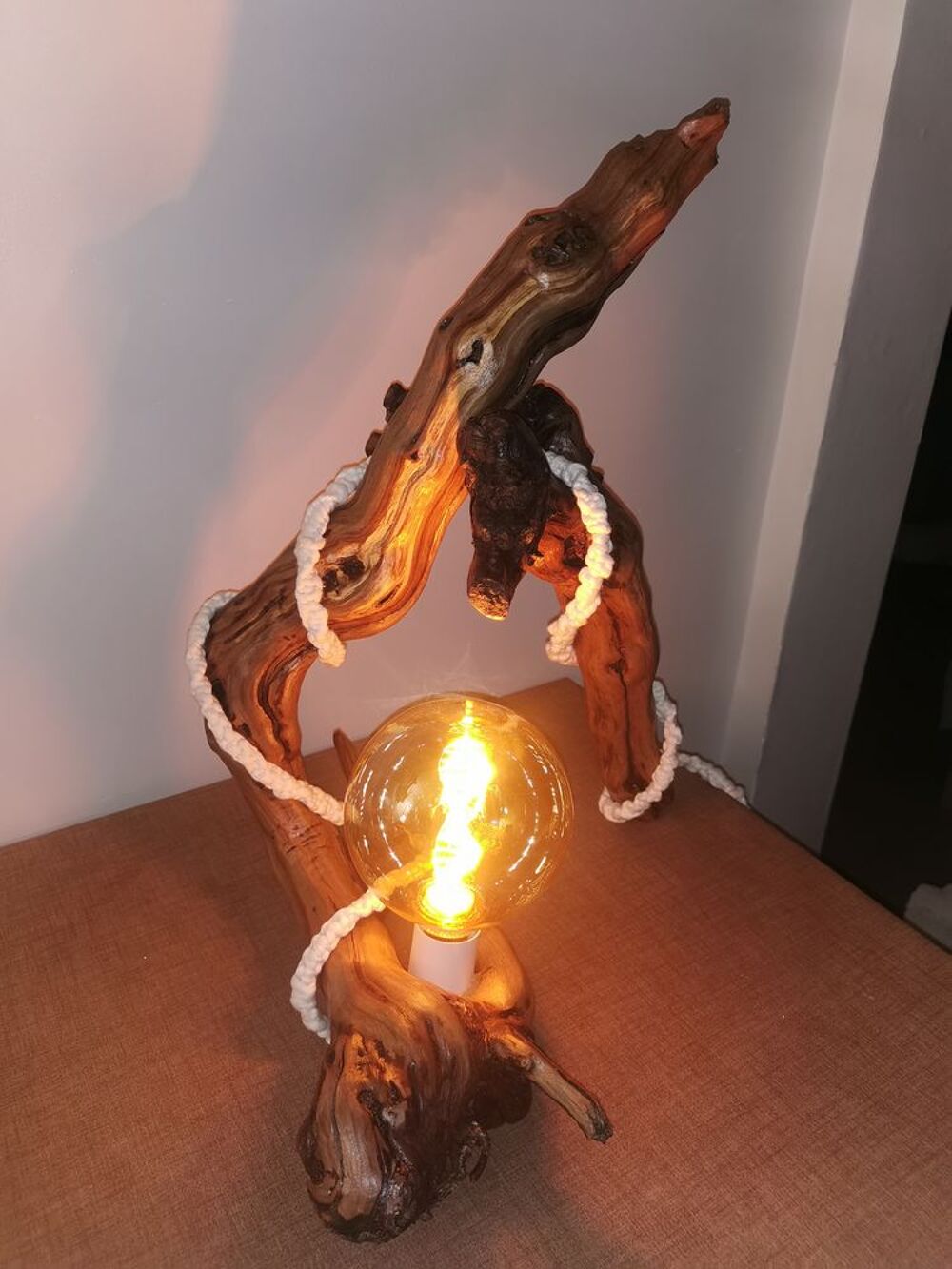 Lampe unique en pied de vigne ? &Eacute;clairage chaleureux et desi D�coration