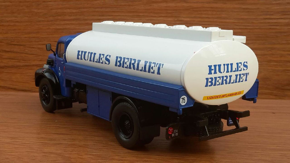 Berliet GLR8 M2 citerne Huiles Berliet 