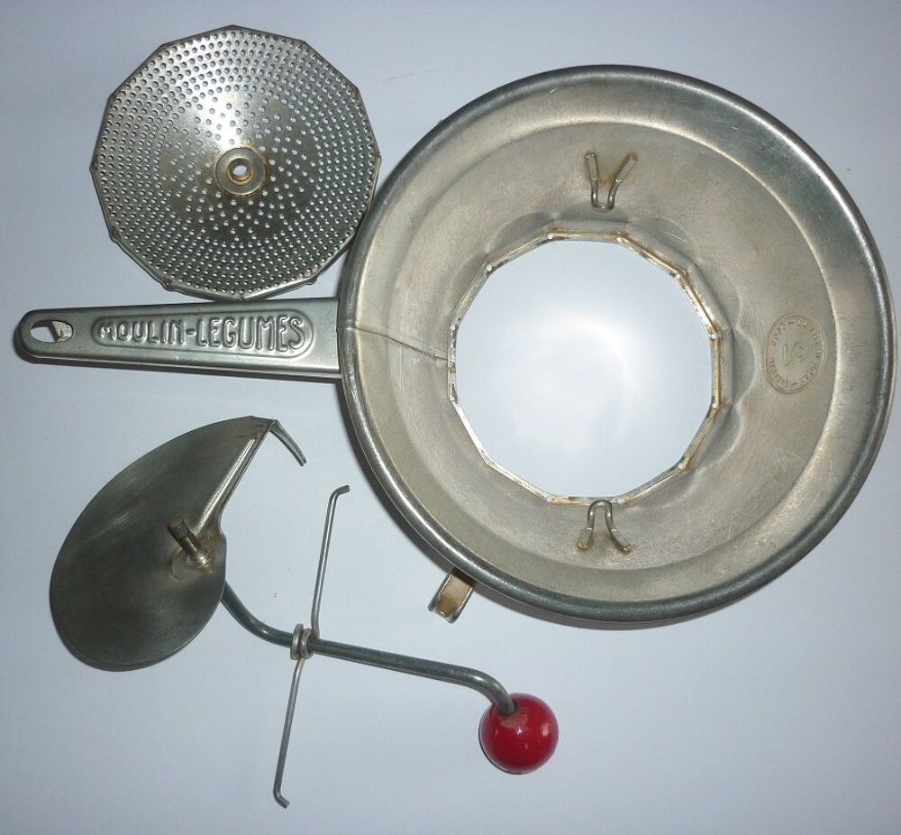 MOULIN &Agrave; L&Eacute;GUMES Made in France Brevet&eacute; SGDG 2 vintage 60's Cuisine