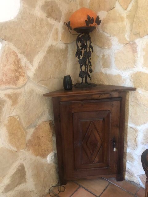 TRES BEAUX MEUBLES PROVENAUX A SAISIR RAPIDEMENT 6000 Pourrires (83)