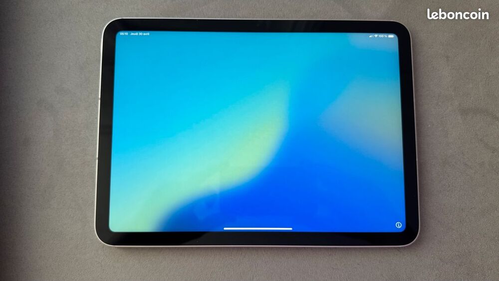 Apple iPad 10 / 5G 256Go, + &Eacute;tui / Clavier Logitech Combo To Téléphones et tablettes