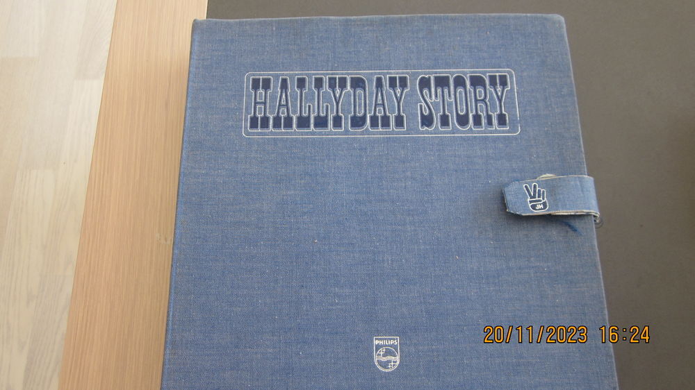 Coffret de 10 Vinyles de Johnny Hallyday Story de 1975 CD et vinyles
